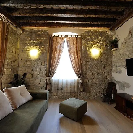 Desiderata Apartment Split